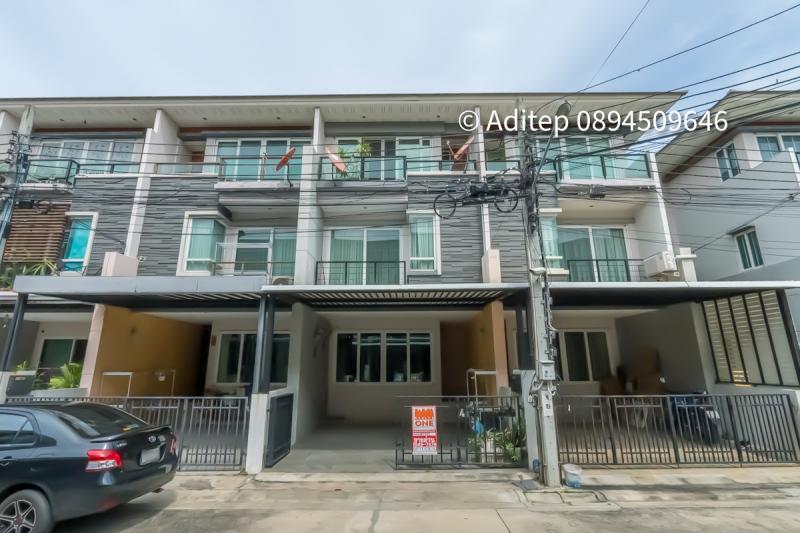 Property ID:  M5495ขาย ทาวน์โฮม โชคชัย 4 ม.ภัทรา วิลล่า 8 สตรีวิทยา 2 ซอย 10 ขนาด 3 ชั้น 21 ตรว. 3 ห้องนอน 4 ห้องน้ำ เฟอร์บิ้วอินVDO: https://youtu.be/rPjPawz9Zygทาวน์โฮม หมู่บ้านภัทรา วิลล่า 8พิกัด:https://www.google.com/maps/embed?pb=!1m14!1m8!1m3!1d4822.458296307162!2d100.60427811656191!3d13.82101108882009!3m2!1i1024!2i768!4f13.1!3m3!1m2!1s0x30e29d75e03e85a1:0x6f38ae7e79e47a9a!2sPattra Villa 8!5e0!3m2!1sen!2sth!4v1700066576514!5m2!1sen!2sthที่ตั้ง ซอยสตรีวิทยา 2 ซอย 10 ถนนโชคชัย 4 ซอย 78 แขวงลาดพร้าว เขตลาดพร้าว กทม.ทาวน์โฮม 3 ชั้นเนื้อที่ 21 ตร.วาหน้ากว้าง 5 เมตรพื้น�