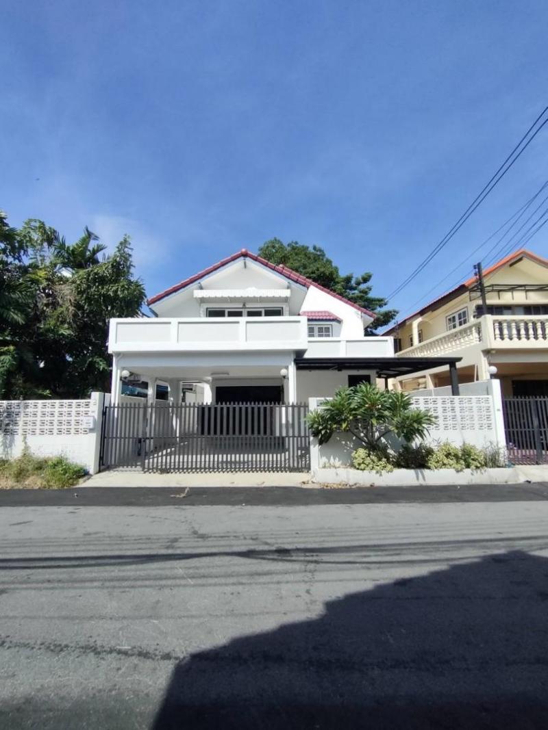 ให้เช่าบ้านเดี่ยว2 ชั้น เนื้อที่ 50 ตารางวา 3 ห้องนอน 2 ห้องน้ำ ย่านประชาอุทิศ เหม่งจ๋าย เลียบด่วน ทาวน์อินทาวน์ รีโนเวทใหม่