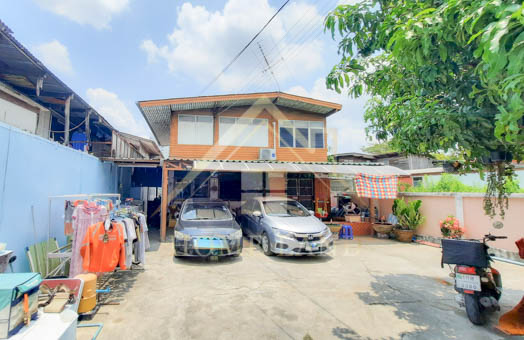 BHL058บ้านเดี่ยว สร้างเอง ซอย นนทบุรี 12 ตรงข้ามรพ.พระนั่งเกล้าที่ตั้ง : ขว.บางกระสอ  ข.เมืองนนทบุรี  นนทบุรีรายละเอียด -บ้านครึ่งปูน ครึ่งไม้-บ้านเดี่ยว  2 ชั้น เนื้อที่ 60 ตร.ว.  พื้นที่ 140 ตร.ม.- 3 นอน 2 น้ำ 1 ห้องรับแขก 1 ครัว - จอดรถ 3 คัน- พื้นชั้นล่าง - บน กระเบื้อง- หันหน้า ทิศตะวันออกเฉียงเหนือ- ปากซอย จากบ้าน 200 ม. มีตลาดใหญ่(สินทอง) , โลตัสพระนั่งเกล้า เเละอยู่ตรงข้าม รพ.พระนั่งเ