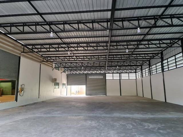 BST553 ให้เช่าโกดัง 380 ตร.ม.ติดถนน 332 บางเสร่ สัตหีบ ใกล้สนามบินนานาชาติอู่เภา 8 กม และท่าเรือจุกเสม็ด 12 กม contact : คุณบัว Bua Agent 0936464597, 0826914598Line : Bua093ราคาเช่า 45,600/ เดือน BST553 โกดังพื้นที่ 380 ตร.ม.ติดถนน 332 บางเสร่ สัตหีบ ชลบุรี ติดถนนใหญ่ สาย 332 ห่างจากสนามบินนานาชาติอู่เภา 8 กม ห่างจากท่าเรือจุกเสม็ด 12 กม ที่อยู่ ถนน 332 บางเสร่ สัตหีบ ชลบุรี 20250 เพียง 120บาท/ตร.ม. ราคาเช่า 45,600/ เดือน เงื่อนไข ทำสัญญาปี