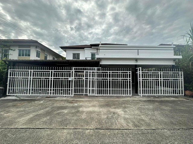 ขายบ้านเดี่ยวบ้านพฤกษาวิลเลจ 2 ธัญบุรีคลอง7 ถนนรังสิต-นครนายก จ.ปทุมธานีชื่อโครงการ : Baan Prueksa Village 2 #บ้านพฤกษาวิลเลจ2ที่ตั้ง : ถ.รังสิต-นครนายก ต.ลำผักกูด อ.ธัญบุรี จ.ปทุมธานี#ราคา 3,xxxxxx บาทค่าใช้จ่ายทั้งหมดวันโอน ณ กรมที่ดินฟรีโอน จุดเด่นห้องนี้ :-ขนาดพื้นที่ : 51.3 ตร.ว 5 ห้องนอน 3 ห้องน้ำ 2ห้องครัว 1ห้องนั่งเล่น 1 ดาดฟ้า -สฝปั๊มน้ำ+แท๊งก์น้ำ เครื่องทำน้ำอุ่น-ติดถนนใหญ่รังสิต-น