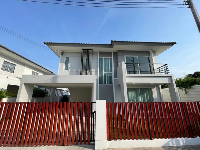 HU3798Detached House For Sale  :  Pruksa Naraขายบ้านเดี่ยว  :  หมู่บ้านพฤกษา นาราที่ตั้ง :   ซอยเขามะกอก 1 ถนนชัยพฤกษ์ 2 เมืองพัทยา อำเภอบางละมุง ชลบุรี 20150Sale :  4,990,000 THB AREA   :  54.20  sq.wa - sq.m.TYPE   :  3 Bedroom   3 Bathroom   2 stoeryรายละเอียดทรัพย์บ้านเดี่ยวหลังมุม เงียบสงบพร้อมเฟอร์นิเจอร์และเครื่องใช้ไฟฟ้าครบครันครัวยุโรปขนาดใหญ่, ม่านทึบและโปร่งทุกห้องพื้นที่หลังบ้านมีต่อเติมหลังคาและโซนซักล้าง2 จอดรถ (จอดเพิ่มได้ 1 คันหน้
