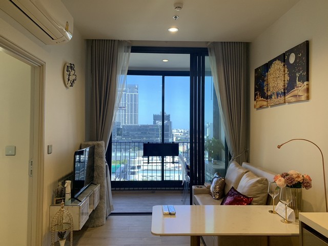Quinn Sukhumvit 101, safe, convenient, livable, 17th floor, BTS Punnawithi.***Service for selling/renting houses, condos and giving advice. If interested, contact at any time***Interested in additional details or pictures or making an appointment to see the room?Contact Ekachai (Aui)T. 089-799-5598Line ID: @auiauiaui001 (add @ in front)-------------------------------------------------- ------------Room type: 1 bedroom, 1 bathroomSize 35 sq m., 17th floorNew, clean room, beautifully decorated, ready to move in.details-------------------------------------------------- ------------Rental price: 23,000 baht per month-------------------------------------------------- ------------* Complete electrical appliances- Air conditioning- fridge- TV- washing machine-------------------------------------------------- ------------* furniture- wardrobe- Built-in kitchen- Bed with mattress- Sofa-------------------------------------------------- ------------*Nearby important places (Based on information f
