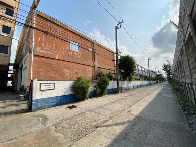 EPL-WH0568 ขายโรงงานพร้อมอาคารสำนักงาน 6 ชั้น ซอยกิ่งแก้ว ถนนบางพลี-กิ่งแก้ว เนื้อที่ 2 ไร่ 3 งาน พื้นที่ใช้งานรวม 4,112 ตรม.มีใบอนุญาติ รง.4 ขาย 85 ล้านบาท: ติดต่อ : คุณ เอก  :  061-241 4954   &   083-017 9463   : Line Id : eak2325: กดลิ้งค์เพื่อเเอดไลน์ครับ :  https://line.me/ti/p/A6pc3MToug     :  https://line.me/ti/p/OLEY0bJTsV*** ราคาขาย 85 ล้านบาทที่ตั้ง : ซอยกิ่งแก้ว 9 ข ถนนกิ่งแก้ว ตำบลราชาเทวะ อำเภอบางพลี สมุทรปราการ 10540โรงงานพร้อมอาคารสำนักงาน 6 ชั้น มีใบอ�