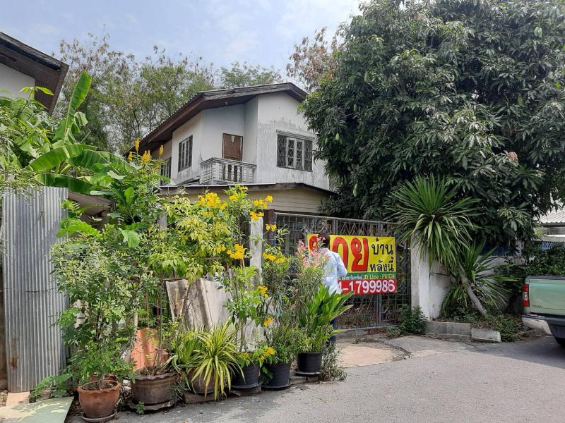 #ขายบ้านเดี่ยว 2 ชั้น•บ้านเดี่ยว 2 ชั้น คลอง 12 ราคาถูกสุดๆ48 ตรว. หมู่บ้านเคหะรังสิต •ลักษณะ/บริเวณ- บ้านเดี่ยว หมู่บ้าน เคหะรังสิต- หน้ากว้าง 10 เมตร ลึก 19 เมตร - บ้าน 2 ชั้น ขนาด 48 ตรว.- ขายราคา 450,000 บาท- ใกล้ อบต.คอไห วัดโสภณาราม วัดชัยมังคลาราม โรงพยาบาลลำลูกกา•ประเภท : บ้านเดี่ยว 2 ชั้นโซน : จ.ปทุมธานี อ.ลำลูกกา ต.บึงคอไห คลอง 12เนื้อที่ : 48 ตรว.ราคา : 450,000 บาท•พิกัดที่ดิน- https://goo.gl/maps/t13tm3wD