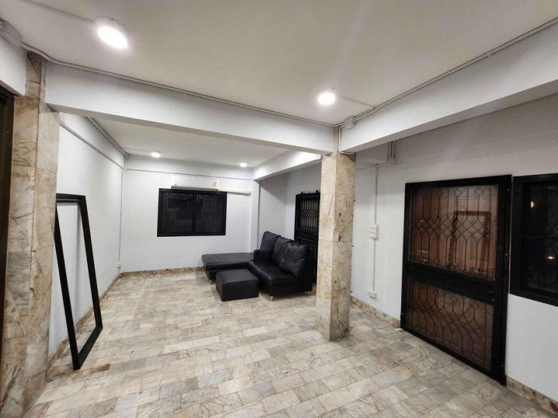 ให้เช่าบ้านเดี่ยว 2 ชั้น  ใกล้BTSบางจาก รีโนเวทใหม่ ย่านสุขุมวิท 60 บางจาก เนื้อที่ 53 ตารางวา จำนวน 3 ห้องนอน 2 ห้องน้ำ เหมาะทำออฟฟิศ