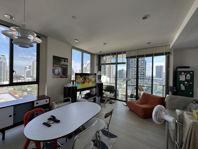 Aequa Sukhumvit 49, spacious, clean, safe, 16th floor, BTS Thonglor.***Service for selling/renting houses, condos and giving advice. If interested, contact at any time***Interested in additional details or pictures or making an appointment to see the room?Contact Ekachai (Aui)T. 089-799-5598Line ID: @auiauiaui001 (add @ in front)Room type: 1 bedroom, 1 bathroomSize 60 sq m., 16th floorNew, clean room, beautifully decorated, ready to move in.details-------------------------------------------------- ------------Rental price 60,000.-/month-------------------------------------------------- ------------* furniture- wardrobe- Built-in kitchen- Bed with mattress- TV shelf- Sofa-------------------------------------------------- ------------*Nearby important places (Based on information from Google Map)The EmporiumBTS ThonglorSeen SpaceSamitivej HospitalThe New International SchoolBangkok International Prep. SchoolWell International School-------------------------------------------------- -----