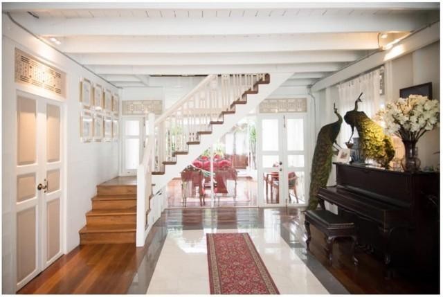 PDD02 ให้เช่า บ้านเดี่ยว ถนนทรัพย์ สี่พระยา สามย่าน สุรวงค์ สีลม ศาลาแดง ใกล้MRTสามย่าน จุฬา สีลม สามย่านมิตรทาวน์เป็นอาคารไม้ 2 ชั้น ยกพื้นสูง 1 เมตร โดยมีเงื่อนไขว่าจะต้องดูแลรักษาอาคารให้มีสภาพสมบูรณ์เหมาะทำธุรกิจ สปา คาเฟ่ ร้านอาหาร โฮมออฟฟิศราคาเช่า 135,000 บาท / เดือน ( สัญญาขั้นต่ำ 3 ปี ประกัน 3 เดือน ล่วงหน้า 1 เดือน )ติดต่อ คุณช่อผกา 0616198565 LINE 0616198565ที่ตั้ง ถนนทรัพย์ แขวง