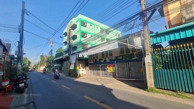 ขายด่วน  อาคารพานิชย์ ติดถนนย่านชุมชน  เนื้อที่ 67 ตร.วา แหล่งชุมชนเหมาะทำการค้า ถ.ประชาอุทิศ 54  ทุ่งครุ  ZTK005