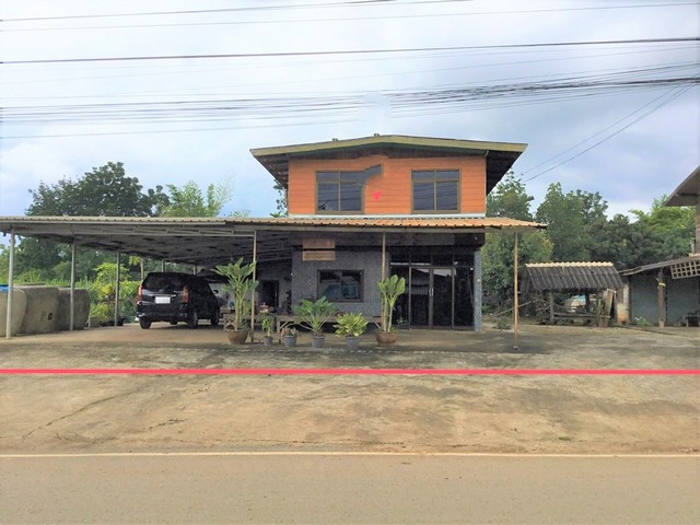 รายละเอียดเพิ่มเติมCode ID :  PKK02-15710ราคาขาย      1,951,000 บาท- ขนาดพื้นที่ :  311 ตร.ว (3 งาน / 11 ตร.ว)- พื้นที่ใช้สอย :  339 ตร.ม- จำนวนห้อง :     1 ห้องนอน 1 ห้องน้ำ - จอดรถ :      1-2 คัน- บ้านครึ่งตึกครึ่งไม้   :     2 ชั้น- บ้านครึ่งตึกครึ่งไม้หันทางทิศ :- อายุอาคาร :  18 ปีพิกัดทรัพย์ :  https://maps.app.goo.gl/z7GLaSr7b26rL6My8สถานที่ใกล้เคียง- ใกล้ตลาดเช้าวังสะพุง - ใกล้โลตัส โก เฟรช ถนนภูมิวิธี วังสะพุง เลย - ใกล้โรงพยาบาลวังสะพุง- ใกล้โร