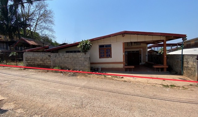 รายละเอียดเพิ่มเติมCode ID :  PKK02-14407ราคาขาย       1,225,000 บาท- ขนาดพื้นที่ :  92 ตร.ว - พื้นที่ใช้สอย :   237.25 ตร.ม- จำนวนห้อง :     4 ห้องนอน 1 ห้องน้ำ - จอดรถ :      1 คัน- บ้านเดี่ยว   :      1 ชั้น- บ้านเดี่ยวหันทางทิศ :- อายุอาคาร :  12 ปีพิกัดทรัพย์ :   https://maps.app.goo.gl/28pp5hM9vLyjMMLT6สถานที่ใกล้เคียง- ใกล้โรงเรียนบ้านหนองงิ้วเหล่าแปน- ใกล้วัดธรรมจาริกการาม- ใกล้วัดนาตูมวนาราม- ใกล้โรงเรียนบ้านนาซำแซงสอบถามเพิ่มเติม/นัดชม