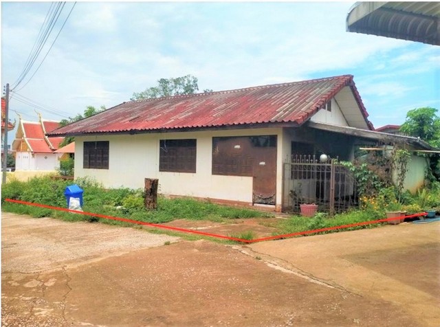 รายละเอียดเพิ่มเติมCode ID :  PKK02-09152ราคาขาย       1,199,000 บาท- ขนาดพื้นที่ :    391 ตร.ว (3 งาน / 91 ตร.ว) - พื้นที่ใช้สอย :    145 ตร.ม- จำนวนห้อง :     2 ห้องนอน 1 ห้องน้ำ - จอดรถ :      1-2 คัน- บ้านครึ่งตึกครึ่งไม้  :      1 ชั้น- บ้านครึ่งตึกครึ่งไม้หันทางทิศ :- อายุอาคาร :  15 ปีพิกัดทรัพย์ :   https://maps.app.goo.gl/7R3xEyDFD3zETtGj6สถานที่ใกล้เคียง- ใกล้วัดบ้านเหว่อ- ใกล้โรงพยาบาลส่งเสริมสุขภาพตำบลทรายขาว- ใกล้​โรงเรียนบ้านเหว่อฟากห้วยก