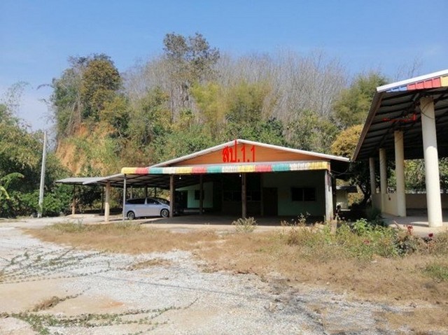 รายละเอียดเพิ่มเติมCode ID :  PKK02-15135ราคาขาย      9,308,000 บาท- ขนาดพื้นที่ :    1,019 ตร.ว (2 ไร่ / 2 งาน / 19 ตร.ว) - พื้นที่ใช้สอย :    252.50 ตร.ม- จำนวนห้อง :     2 ห้องนอน 1 ห้องน้ำ - จอดรถ :      1-2 คัน- บ้านเดี่ยว  :      1 ชั้น- บ้านเดี่ยวหันทางทิศ :- อายุอาคาร :  10 ปีพิกัดทรัพย์ :   https://maps.app.goo.gl/UxEbFYPD2AsAhp2AAสถานที่ใกล้เคียง- ใกล้ตลาดนัดคลองถมบ้านนาหนอง- ใกล้โลตัส โกเฟรช บ้านนาหนอง เลย- ใกล้​โลตัส โกเฟรช สาขา​ถนนร่วมใจ- ใกล้โรงพยาบ