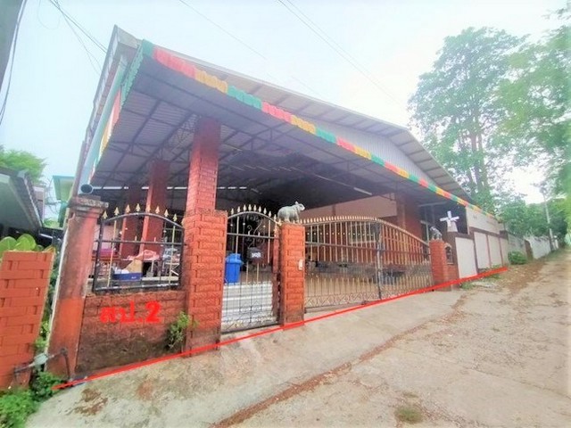 รายละเอียดเพิ่มเติมCode ID :  PKK02-14739ราคาขาย       2,586,000 บาท- ขนาดพื้นที่ :    102.30 ตร.ว (1 งาน / 2.30 ตร.ว) - พื้นที่ใช้สอย :    189.50 ตร.ม- จำนวนห้อง :     3 ห้องนอน 2 ห้องน้ำ - จอดรถ :      1-2 คัน- บ้านเดี่ยว :       1 ชั้น- บ้านเดี่ยวหันทางทิศ :- อายุอาคาร :  13 ปีพิกัดทรัพย์ :   https://maps.app.goo.gl/sYLUpRAeqrkb7Rnm6สถานที่ใกล้เคียง- ใกล้ตลาดนัดคลองถมบ้านนาหนอง- ใกล้โลตัส โกเฟรช บ้านนาหนอง เลย - ใกล้​โลตัส โกเฟรช สาขา​ถนนร่วมใจ- ใกล้โรงพยาบาลเ