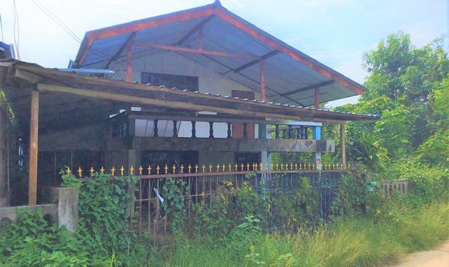 รายละเอียดเพิ่มเติมCode ID :  PKK02-14182ราคาขาย       1,076,000 บาท- ขนาดพื้นที่ :    44 ตร.ว - พื้นที่ใช้สอย :    189.50 ตร.ม- จำนวนห้อง :     4 ห้องนอน 2 ห้องน้ำ - จอดรถ :      1-2 คัน- บ้านเดี่ยว :       2 ชั้น- บ้านเดี่ยวหันทางทิศ :- อายุอาคาร :  20 ปีพิกัดทรัพย์ :     https://maps.app.goo.gl/cZX5XGhSXfRrA9iT6สถานที่ใกล้เคียง- ใกล้ตลาดนัดคนเดิน- ใกล้โลตัส โกเฟรช ตลาดเย็น เลย - ใกล้โรงพยาบาลเลย - ใกล้โรงเรียนเทศบาล 2 ศรีบุญเรืองสอบถามเพิ่มเติม/นัดชมโ