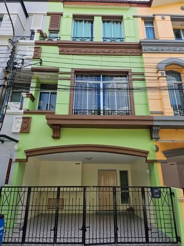 HR2848 ให้เช่าทาวน์โฮม3 ชั้น บ้านกลางเมืองบริติชทาวน์ ศรีนครินทร์ 3 ชั้น 3ห้องนอน 3 ห้องน้ำรีโนเวทใหม่  เฟอร์นิเจอร์ และเครื่องปรับอากาศพร้อมอยู่ เช่า 28,000บาท: ติดต่อ : คุณ เอก  :  061-241 4954   &   083-017 9463   : Line Id : eak2325: กดลิ้งค์เพื่อเเอดไลน์ครับ :  https://line.me/ti/p/A6pc3MToug     :  https://line.me/ti/p/OLEY0bJTsVราคาเช่า 28,000บาท/เดือนที่ตั้ง ตำบล สำโรงเหนือ อำเภอเมืองสมุทรปราการ สมุทรปราการ 10270พื้นที่ 22 ตรว.3 ชั้น3 ห้องอน3ห้องน้ำจอดร