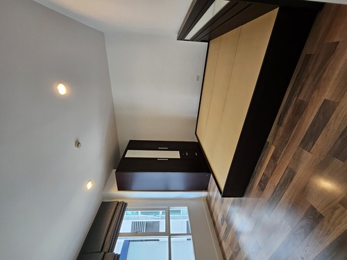 M7735 ขายคอนโด The Silk พหลโยธิน-อารีย์ 2 พญาไท 2 นอน 2 น้ำ ขนาด 81 ตร.ม. ใกล้ BTS อารีย์ ใกล้ทางด่วน กระทรวงการคลัง และอนุสาวรีย์ชัยสมรภูมิที่ตั้ง The Silk พหลโยธิน-อารีย์ 2ซ.พหลโยธิน7 แขวงสามเสนใน เขตพญาไท กรุงเทพฯ (1.1 กม. ถึง BTS อารีย์)รายละเอียดห้อง2 ห้องนอน 2 ห้องน้ำขนาด 37 ตร.ม.อยู่ชั้น 4 ตึกมี 8 ชั้น1 ห้องรับแขก1 ห้องครัวbuilt-in ใหญ่แยกส่วน พร้อมเตาไฟฟ้าและเครื่องดูดควันมีระเบียงฝั่งห้องรับ