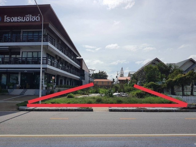 ขายด่วน ที่ดินสวยติดทะเล อำเภอเมืองจังหวัดประจวบคีรีขันธ์ ที่ดินด้านหน้าติดทะเล ด้านหลังติดกับตลาด