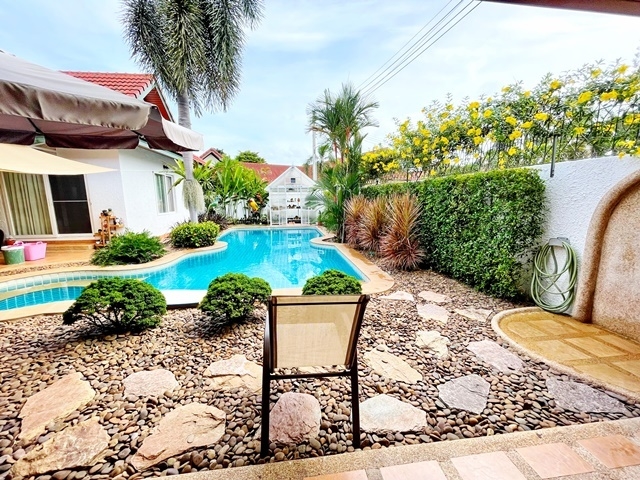 บ้านพูลวิลล่า ชั้นเดียว เฟอร์ครบ 100ตรว. 225ตรม.ไทวัสดุ พัทยาใต้ ตลาดน้ำสี่ภาค  โลตัส จอมเทียน 7.49ลบ. 3นอน 3น้ำ 2จอดรถ 3แอร์ Pool Villa house Lotus Jomtien Thai Watsadu South Pattaya Four Regions Floating Market fully furnished 100sq.wa. 225sq.m. 7.49million baht 3bed 3bath 2parking 3A/C.พัทยาใต้ตลาดน้ำสี่ภาค ถ.ทุ่งกลม-ตาลหมัน เมืองพัทยา อำเภอบางละมุง ชลบุรี3 ห้องนอน3 ห้องน้ำ1 ห้องครัว1 ห้องนั่งเล่น2 จอดรถ3 แอร์- ตู้เย็น- เครื่องซักผ้า- ทีวี- สระว่ายน้ำสถานที่ใกล้เคียง โรงเรีย