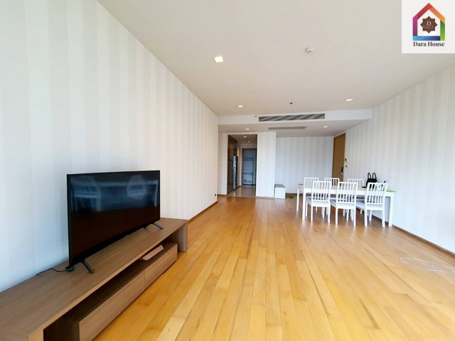 ขายคอนโด ไฮด์ สุขุมวิท 13 HYDE SUKHUMVIT 113.35 ตร.ม ชั้น 8 ใกล้รถไฟฟ้า BTS นานาคอนโดทำเลดี ห่างจากรถไฟฟ้า BTS สถานีนานา 270 ม. และอยู่ท่ามกลางศูนย์การค้าและแหล่งธุรกิจที่สำคัญหลายแห่งพื้นที่ 113.35 ตร.มเป็นคอนโด High Rise 40 ชั้น อยู่ชั้น 8 1 อาคาร 455 ยูนิต2 ห้องนอน, 2 ห้องน้ำ, 1 ห้องนั่งเล่นที่ตั้ง: ซอยสุขุมวิท13 ถนนสุขุมวิท แขวงคลองเตยเหนือ เขตวัฒนากรุงเทพมหานครสถานที่สำคัญใกล้เคียง– BTS สถานีนานา 2