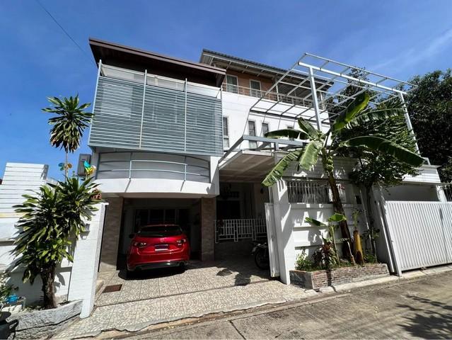 HS0951 ขายบ้านเดี่ยว 2 ชั้น ทำเลโชคชัย 4 ซ. 48 ใกล้เลียบด่วน พื้นที่ใช้สอย 250 ตรม.3 ห้องนอน 4 ห้องน้ำ เนื้อที่ 60 ตรว. ใกล้รพ.เปาโล ขาย 9.2 ล้านบาท: ติดต่อ : คุณ เอก  :  061-241 4954   &   083-017 9463   : Line Id : eak2325: กดลิ้งค์เพื่อเเอดไลน์ครับ :  https://line.me/ti/p/A6pc3MToug     :  https://line.me/ti/p/OLEY0bJTsVราคาขาย 9,200,000 บาทที่ตั้ง ถ. โชคชัย 4 แขวงลาดพร้าว เขตลาดพร้าว กรุงเทพมหานคร 10230ขายบ้านเดี่ยว 2 ชั้น ทำเลดี ย่านโชคชัย 4 ซอย 48 ใกล้รพ.เปาโล เดินทางสะดว