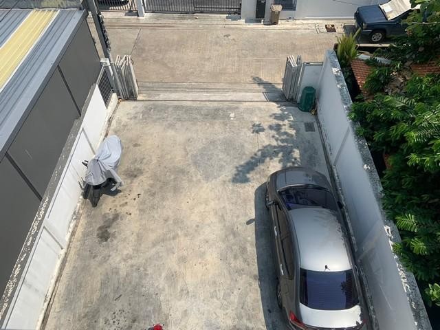 PB3525 ให้เช่าทาวน์โฮม 3 ชั้น ซอย สตรีวิทยา 2 โครงการ Cozy ซอยโชคชัย4 บ้านเปล่า ไม่มีเฟอร์นิเจอร์