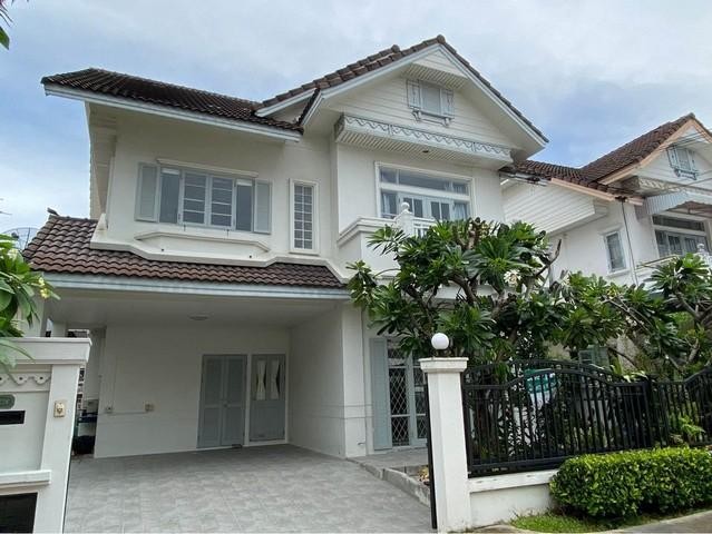 PB3522 ให้เช่าบ้านเดี่ยว หมู่บ้านพาร์คเวย์ ชาเล่ต์ ซอยรามคําแหง 190/1 ใกล้โรงเรียนนานาชาติร่วมฤดี ติดต่อ คุณบิว  081 2523279 หรือ 061 6198565ID line : 061 787 9691ราคาเช่า 35,000 บาท/เดือน ประกัน 2 เดือน ล่วงหน้า 1 เดือน สัญญาขั้นต่ำ 1 ปีบ้านเดี่ยว 2 ชั้น หมู่บ้านพาร์คเวย์ ชาเล่ต์ รามคําแหง 190/1 รีโนเวทใหม่เนื้อที่ 50 ตารางวาพื้นที่ใช้สอย 180 ตารางเมตร3 ห้องนอน พร้อมแอร์3 ห้องน้ำเฟอร์นิเจอร์ครบพร้อมเครื่อง