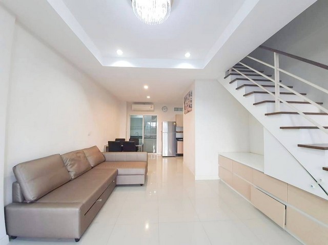 ให้เช่าทาวน์โฮม 3 ชั้น เลี้ยงสัตว์ตัวเล็กได้ ทำเลลาดพร้าว110แยก1