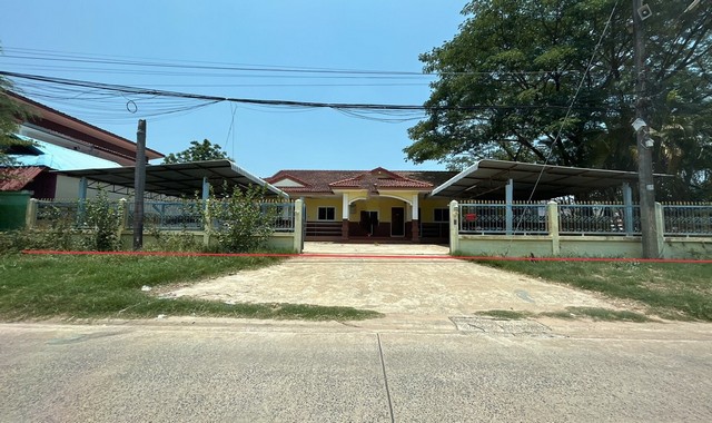 รายละเอียดเพิ่มเติมCode ID :    PKK02-15378ราคาขาย        3,256,000 บาท- ขนาดพื้นที่ :  120 ตร.ว (1 งาน / 20 ตร.ว) - พื้นที่ใช้สอย :   208 ตร.ม- จำนวนห้อง :     5 ห้องนอน 5 ห้องน้ำ- จอดรถ :      1-2 คัน- บ้านเดี่ยว :       1 ชั้น- บ้านเดี่ยวหันทางทิศ :- อายุอาคาร :     23 ปีพิกัดทรัพย์ :      https://maps.app.goo.gl/bL4EBC9Cex9yDkT6Aสถานที่ใกล้เคียง- ใกล้โรงพยาบาลศรีสะเกษ- ใกล้โรงเรียนสตรีสิริเกศ- ใกล้โรงเรียนศรีสะเกษวิทยาลัย- ใกล้วัดมหาพุทธาราม (วัดพระโต)สอบ