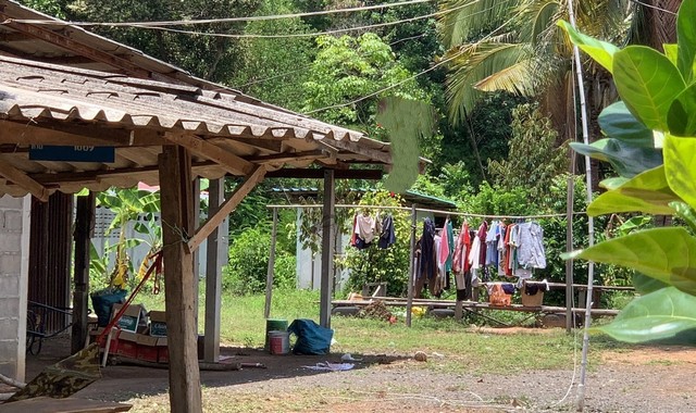 ขายบ้านครึ่งตึกครึ่งไม้   อำเภอขุนหาญ ศรีสะเกษ (PKK02-10979)