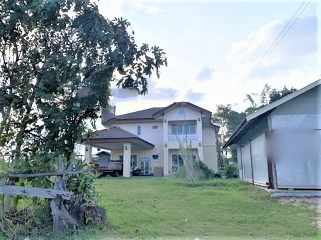 รายละเอียดเพิ่มเติมCode ID :   PKK02-15698ราคาขาย        4,246,000 บาท- ขนาดพื้นที่ :    1,600 ตร.ว (4 ไร่)  - พื้นที่ใช้สอย :    234.70 ตร.ม- จำนวนห้อง :    3 ห้องนอน 4 ห้องน้ำ- จอดรถ :     1-2 คัน- บ้านเดี่ยว :     2 ชั้น- บ้านเดี่ยวหันทางทิศ :- อายุอาคาร :   7 ปีพิกัดทรัพย์ :   https://maps.app.goo.gl/DvkdR9W47NdSfPEz7สถานที่ใกล้เคียง- ใกล้ตลาดชุมชนคุณธรรมแขววิลเลจ- ใกล้โลตัส โกเฟรช ขุขันธ์  - ใกล้ซีเจ มอร์ สาขาขุขันธ์ - ใกล้ซีเจ ซูเปอร์มาร์เก็ต สาขาตลาด�