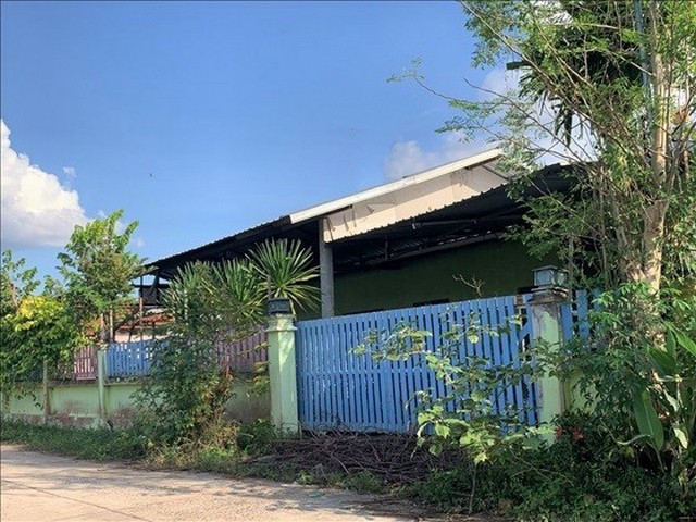 รายละเอียดเพิ่มเติมCode ID :   PKK02-15188ราคาขาย       5,217,000 บาท- ขนาดพื้นที่ :    419 ตร.ว (1 ไร่ / 19 ตร.ว)  - พื้นที่ใช้สอย :    175.50 ตร.ม- จำนวนห้อง :    3 ห้องนอน 3 ห้องน้ำ- จอดรถ :     1-2 คัน- บ้านเดี่ยว :     1 ชั้น- บ้านเดี่ยวหันทางทิศ :- อายุอาคาร :   11 ปีพิกัดทรัพย์ :   https://maps.app.goo.gl/PPPS2VMd7Qewx2wx6สถานที่ใกล้เคียง- ใกล้โลตัส โกเฟรช ขุขันธ์- ใกล้ซีเจ มอร์ สาขาขุขันธ์  - ใกล้โลตัส ขุขันธ์  - ใกล้โรงพยาบาลขุขันธ์ สอบถามเพิ่มเติม/นัดช