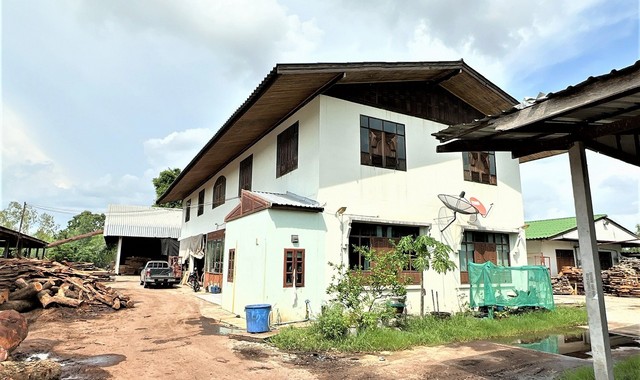 รายละเอียดเพิ่มเติมCode ID : PKK02-15040ราคาขาย       8,719,000 บาท- ขนาดพื้นที่ :    1,280 ตร.ว (3 ไร่ / 80 ตร.ว)  - พื้นที่ใช้สอย :    500 ตร.ม- จำนวนห้อง :    - ห้องนอน - ห้องน้ำ- จอดรถ :     1-2 คัน- บ้านเดี่ยว :     2 ชั้น- บ้านเดี่ยวหันทางทิศ :- อายุอาคาร :   16 ปีพิกัดทรัพย์ :   https://maps.app.goo.gl/Fk9h7apdMcYzA1ne7สถานที่ใกล้เคียง- ใกล้ตลาดชุมชนคุณธรรมแขววิลเลจ - ใกล้โลตัส โกเฟรช ขุขันธ์ - ใกล้ซีเจ มอร์ สาขาขุขันธ์ - ใกล้โรงพยาบาลขุขันธ์ สอบถามเพ