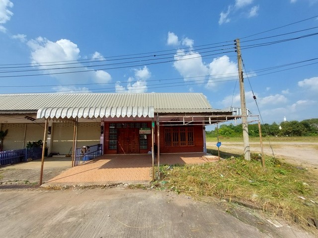 รายละเอียดเพิ่มเติมCode ID :  PKK04-04965ราคาขาย      1,365,000 บาท- ขนาดพื้นที่ :  41 ตร.ว - พื้นที่ใช้สอย :  156 ตร.ม- จำนวนห้อง :     2 ห้องนอน 4 ห้องน้ำ (2 คูหา)- จอดรถ :      1 คัน- อาคารพาณิชย์   :     1 ชั้น- อาคารพาณิชย์หันทางทิศ :- อายุอาคาร : 14 ปีพิกัดทรัพย์ :  https://maps.app.goo.gl/Dfsh8iz3Jg9y3K4N7สถานที่ใกล้เคียง- ใกล้ตลาดเช้าวังสะพุง - ใกล้บิ๊กซี มาร์เก็ต วังสะพุง- ใกล้โลตัส โก เฟรช ถนนภูมิวิธี วังสะพุง เลย - ใกล้โลตัส โก เฟรช สามแยก