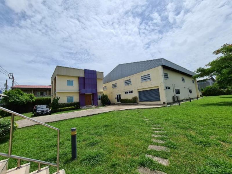 HS346ขายโรงงาน,อาคารสำนักงาน,ที่พักพนักงาน  บนพื้นที่ 1 ไร่ 1 งาน 41.5 ตรว. บางปลา บางพลี สมุทรปราการสนใจติดต่อคุณสามารถ 0918070863 ID line : samart863ราคา 39.9 ล้านบาท โครงสร้างแข็งแรงมากบนพื้นที่ 1 ไร่ 1 งาน 41.5 ตรว. (541.5 ตรว.) 1. อาคารโรงงาน 1 ชั้นขนาดพื้นที่ใช้สอย 525 ตรม.  (มีกั้นห้องติดแอร์ขนาด 5*15 เมตร  แอร์ 2 ตัว  ภายในอาคารโรงงาน)โครงสร้างแข็งแรงรับน้ำหนักเครื่องจักรได้ดี  ลงเข็มรับน้ำหนัก 3 ตันต่อ