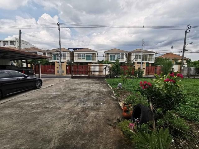 LS621ขายที่ดินเนื้อที่ 202 ตารางวา  หน้ากว้าง 35 เมตร X ลึก 24 เมตร ซอยลาดพร้าว 124 ใกล้รถไฟฟ้าสายสีเหลืองสถานีมหาดไทยเพียง 500 เมตรสนใจติดต่อคุณสามารถ 0918070863 ID line : samart863ราคาขาย 22.5 ล้านบาท (( ลดจาก 26 ล้าน ))ขนาด 202 ตารางวา หน้ากว้าง 35 เมตร X ลึก 24 เมตร ที่ดินเป็นสี่เหลี่ยมผืนผ้าหน้าบ้านหันทางทิศตะวันออก ( ทำเลท้องมังกร )ทำเลดีมาก ใกล้ 7- Eleven เพียง 50 เมตร เหมาะสำหรับทำที่อยู่อาศัย บริษัท โกดั