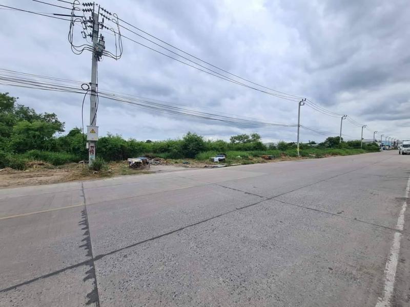 LS619ขายที่ดินถมแล้ว ติดถนน 2 ด้าน มีทั้งหมด 4 แปลงติดกัน เนื้อที่ดิน 17 ไร่ 170 ตารางวา  พื้นที่สีเหลือง บางบ่อ สมุทรปราการสนใจติดต่อคุณสามารถ 0918070863 ID line : samart863ราคาขาย : 25,000 บาท/ตารางวา ( ขายยกแปลง )ที่ดินถมแล้ว ติดถนน 2 ด้าน มีทั้งหมด 4 แปลงติดกัน พื้นที่สีเหลือง บางบ่อ สมุทรปราการเนื้อที่ดิน 17 ไร่ 170 ตารางวามีทั้งหมด 4 แปลงติดกัน ถมแล้วทั้งแปลงติดถนน 2 ด้าน ยาว 300 กว่าเมตร ติดถนนท�