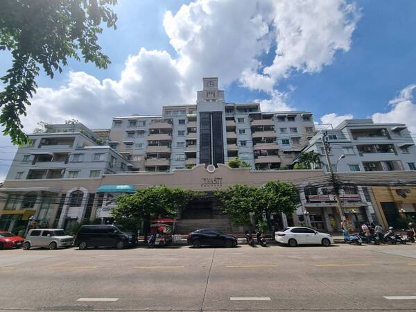 LIST.25441​ ขาย​คอนโด​ไดนาสตี้​คอมเพล็กซ์​ ห้อง​2ชั้น​ ตกแต่ง​สวยมากก​ BUILT-IN​เรียบร้อย​ พร้อม​เฟอร์นิเจอร์​พร้อม​เข้า​อยู่​สิ่งอำนวยความสะดวกสิ่งอำนวยความสะดวกที่ Dynasty Complex (ไดนาสตี้ คอมเพล็กซ์) ประกอบด้วย โรงรถ ฟิตเนส การรักษาความปลอดภัย 24 ชั่วโมง สระว่ายน้ำสถานที่ห่างจากMRT.สุทธิ​สารเพียง​ 12​ นาที​เท่านั้น​ถ้าคุณเดินทางด้วยรถยนต์ ทางด่วนที่ใกล้ที่สุดอยู่ที่ 920 เ