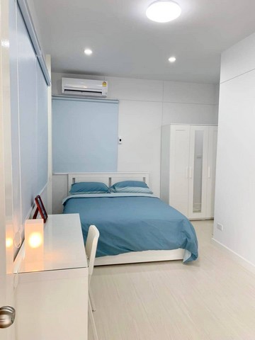 ให้เช่าบ้าน 2 ชั้น สวยพร้อมอยู่ #เช่าบ้าน30ตรว.เป็นส่วนตัวทำเลดี #ตากสิน40ซ.ข้างบิ๊กซีดาวคะนอง#ใกล้BTSตลาดพลู#ซอยข้างบิ๊กซีดาวคะนอง#เช่าบ้านใกล้ถนนใหญ่เพียง200ม.#บ้านเช่าเลี้ยงสัตว์ได้ พิกัด : ซอยตากสิน 40ถนนตากสิน แขวงบุคคโล เขตธนบุรี กรุงเทพฯ 10600ขนาดเนื้อที่ 30 ตรว.พื้นที่ใช้สอย 120 ตรม.มี 2 ห้องนอน, 3 ห้องน้ำ,1 ห้องนั่งเล่น, 1 ห้องอาหาร มี 2 ที่จอดรถ ค่าเช่า 25,000/เดือน**สัญญาขั