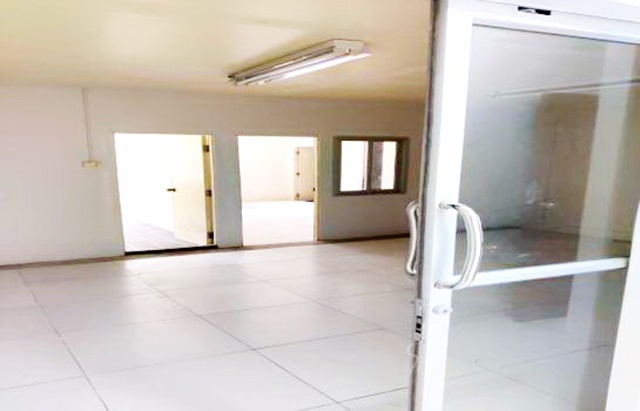สำนักงาน บ้านพร้อม โกดัง2ชั้น 540ตรม.รามคำแหง110-112 ใหญ่มาก 210ตรว. 9นอน 3น้ำ 5จอดรถ 4แอร์ MRT สัมมากร