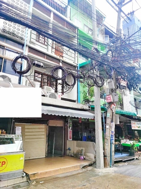 เพชรบุรี1-15 แอร์พอร์ตลิงค์ พญาไท ตึกแถวให้เช่า ชั้น1 ทำเลดี ผู้คนหนาแน่น 18ตรว. 50ตรม. 17,999B-M 1นอน 1น้ำ 1จอดรถ Phetchaburi 1-15 Airport Link Phayathai shophouse for rent 1st floor good location crowded 18sq.wa. 50sq.m. 17,999B-M 1bed 1bath 1parking.ซ.เพชรบุรี1-15 ถ.เพชรบุรี แขวงทุ่งพญาไท เขตราชเทวี กรุงเทพมหานคร 10400ใกล้อาคารสำนักงานหลายแห่ง สามารถเข้าออกได้หลายทาง ราชเทวี พญาไท รางน้ำ ประตูน้ำ ราชปรารภ1 ห้องนอน1  ห้องน้ำ1  จอดรถ มีหอพักนักศึกษาจำนวนมาก ใกล้อาค