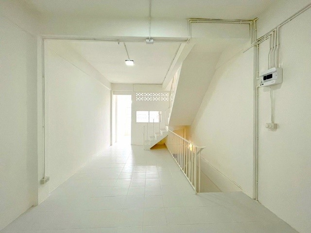 Lotus จรัญสนิทวงศ์ 16ตรว.4ชั้น  230ตรม.  2นอน 2จอดรถ MRTจรัญ ให้เช่าอาคารพาณิชย์