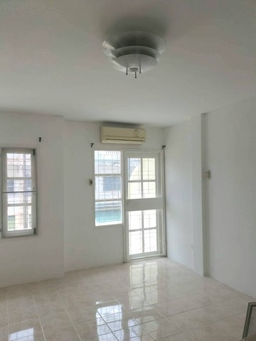 [AA668]ให้เช่า 20k ทาวน์โฮม หลังมุม รีโนเวทใหม่ ลาดพร้าว71 โชคชัย4 ซอย70 ทะลุออกนาคนิวาส ได้ หมู่บ้านร่มรื่น