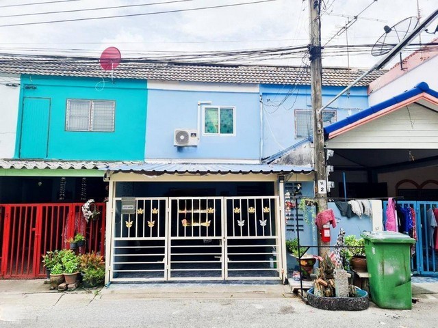 ขายบ้านทาวน์เฮ้าส์ดอนเมือง 1.3+ล้าน เหลือเพียงหลังเดียวขายบ้านทาวน์เฮ้าส์ ซ.ช่างอากาศอุทิศ27 หมู่บ้านศิริสุข-ดอนเมือง พื้นที่ 17 ตรว. ขายถูก 1.39 ล้านบาท ทำเลดี ใกล้สนามบินดอนเมือง ราคาโดนใจ อย่าตัดสินใจนานราคา: THB 1,390,000สอบถามข้อมูล/นัดชมสถานที่ติดต่อ คุณนก 088-978-4659แอดไลน์ ID: 0889784659รายละเอียดทรัพย์สิน- ทาวน์เฮ้าส์ 2 ชั้น 17 ตรว. หมู่บ้านศิริสุข-ดอนเมือง ซอยช่างอากาศอุทิศ27- มี 2 