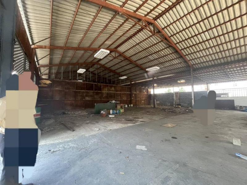 รหัสC5897 ให้เช่าโกดัง พื้นที่ 800 ตารางเมตร ถนนพระราม3 ที่จอดรถหลายคัน**ให้เช่า**ราคาเช่า : 130,000 บาท/เดือน ( ประกัน 3 ล่วงหน้า 1 เดือน ) สัญญาขั้นต่ำ 3ปีโทร : 095-823 9789 คิทLine id : candy.456Line Add Friend : https://line.me/ti/p/rHhjrvhm_zโทร : 091-782 8924 ต้นLine : seng.456Line Add Friend : https://line.me/ti/p/iHsUxP2IlTโกดัง สามารถทำได้หลายธุรกิจ ถนนพระราม3 เนื้อที่ 400 ตารางวา  พื้นที่ในโกดัง 800 ตารางเมตรจอดรถได้มากกว่า 20 คันห้องน้ำต้องทำใหม่ ทางผู้ให้เช่าทำให้ไฟต้อง