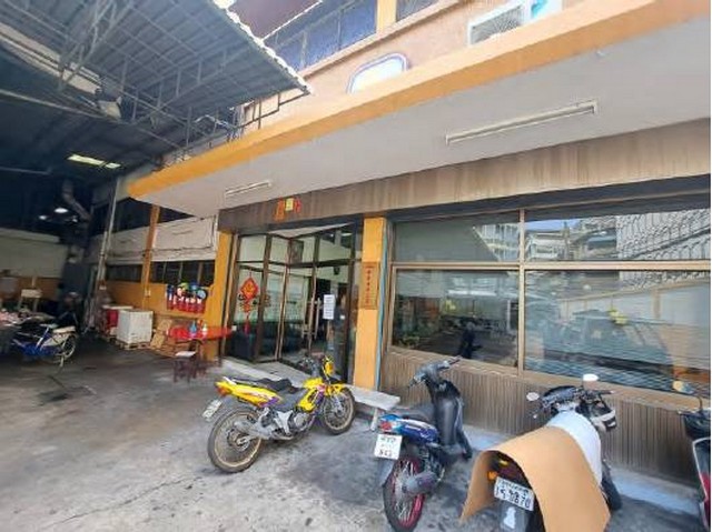 ขายที่ดินพร้อมสิ่งปลูกสร้าง พื้นที่ 320.7 ตารางวา เขตป้อมปราบศัตรูพ่าย กรุงเทพฯ