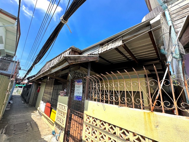   บ้าน 2 ชั้น 26 ตร.ว ซ.จรัญสนิทวงศ์ 18  7 นอน 5 น้ำ ใกล้รถไฟฟ้า bts พาณิชยการธนบุรี   