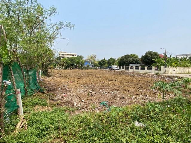 LS0265 ให้เช่าที่ดิน  ซอยรามอินทรา 42  ใกล้เลียบด่วนรามอินทรา เนื้อที่ 1  ไร่ 40 ตารางวา  ติดถนน กว้าง 61.7 เมตร ลึกติดซอย 34.5 เมตร เหมาะทำโกดัง ออฟฟิศ เช่า 30,000 บาท: ติดต่อ : คุณ เอก  :  061-241 4954   &   083-017 9463   : Line Id : eak2325: กดลิ้งค์เพื่อเเอดไลน์ครับ :  https://line.me/ti/p/A6pc3MToug     :  https://line.me/ti/p/OLEY0bJTsVค่าเช่า 30,000 บาทต่อเดือนที่ตั้ง ซอย รามอินทรา 42 แขวงนวลจันทร์ เขตบึงกุ่ม กรุงเทพมหานคร 10230ให้เช่าที่ดิน ซอยรามอินทรา 42 เหมาะทำโ