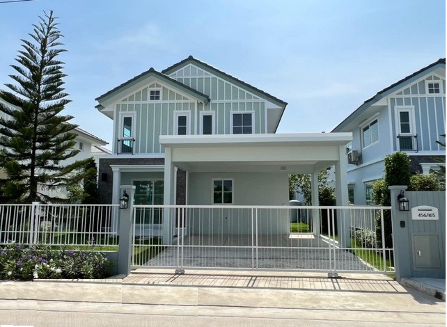 รหัส# TO865 ให้เช่าบ้านเดี่ยว 2 ชั้น 52 ตรว. 3 ห้องนอน สีวลี ศรีนครินทร์-ร่มเกล้า พร้อมเข้าอยู่ ใกล้รถไฟฟ้าสายสีส้มและสีชมพู*** ราคาเช่าบ้านเปล่า 35,000 บาท/เดือน*** ราคาเช่าบ้าน + เฟอร์  55,000 บาท/เดือนบ้านเดี่ยว 2 ชั้น สีวลี ศรีนครินทร์-ร่มเกล้าเนื้อที่ 52 ตร.วา. พื้นที่ใช้สอย 137 ตร.ม  3 ห้องนอน 3 ห้องน้ำ 2 ที่จอดรถ ‭สิ่งอำนวยความสะดวก - คลับเฮ้าส์สไตล์ Cottage- สระว่ายน้ำระบบเกลือ- สระว่ายน้�