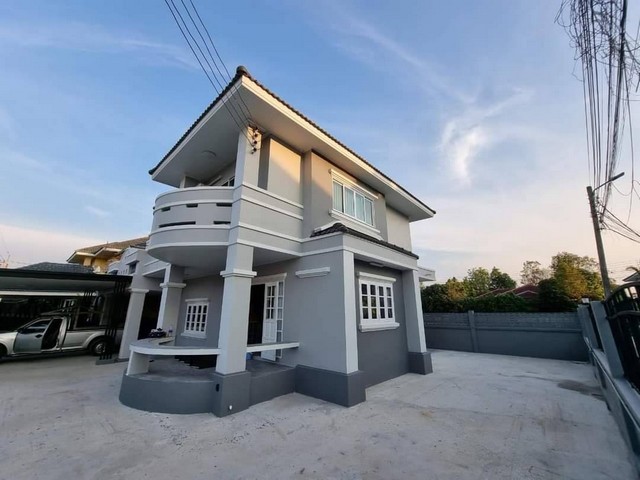 HU3801Detached House For Rent  :  Maneerinบ้านเดี่ยวให้เช่า  :  หมู่บ้านมณีรินทร์ ที่ตั้ง :   ซอยท่าอิฐ ตำบลไทรม้า อำเภอเมืองนนทบุรี นนทบุรี 11000Rental :  35,000 THB / Month AREA   :  90.00  sq.wa 245.00 sq.m.TYPE   :  3 Bedroom   3 Bathroom   2 stoeryรายละเอียดทรัพย์บ้านใหม่มาก เพิ่ง Renovate ทั้งหลังกว้างขวาง พื้นที่ใช้สอยเยอะห้องรับแขก 1 ห้องใหญ่ 2 ห้องเล็กพร้อมเฟอร์นิเจอร์ และเครื่องใช้ไฟฟ้าสถานที่สำคัญใกล้เคียงโลตัส นอร์ธ ราชพฤกษ์แอด ไทรม้า พาร์ค อเวนิ